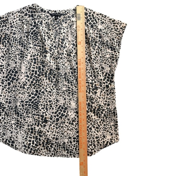Banana Republic SS Print Dolman Blouse Medium Animal Spot Neutral Black Tan - Picture 3 of 6